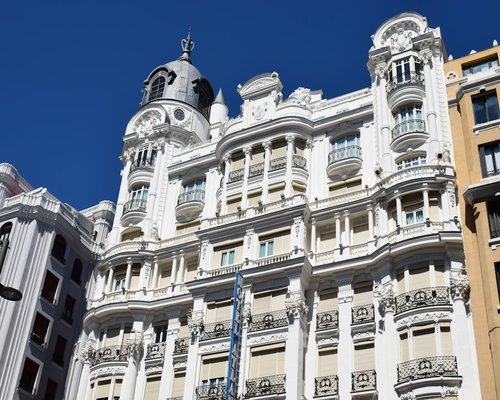 Fachada de edificio clásico en Madrid
